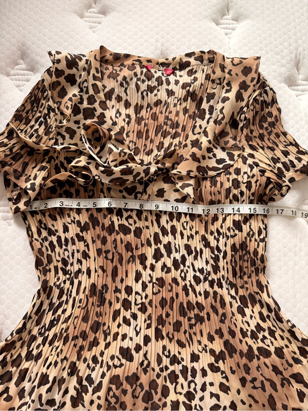 Cheetah blouse with ruffle and bow detail size large - Picture 6 of 6